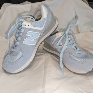 New balance size 7 light blue